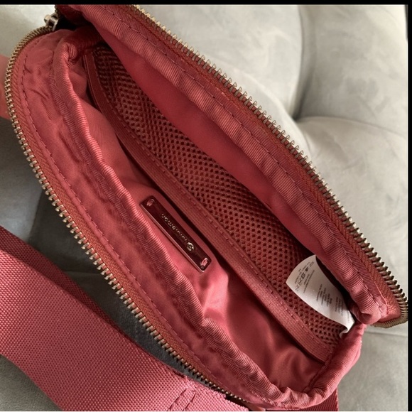 Lululemon Everywhere Belt Bag Cherry Blossom Tint OG Original - Picture 6 of 12